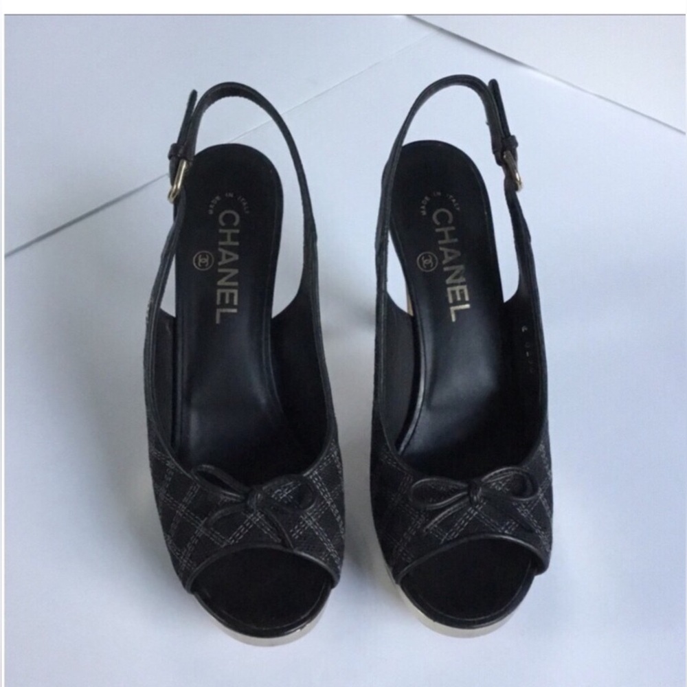 CHANEL AUTHENTIC CHECKERED BLACK QUILTING PATTERN SIZE 38 1/2 SANDALS PEEP TOE